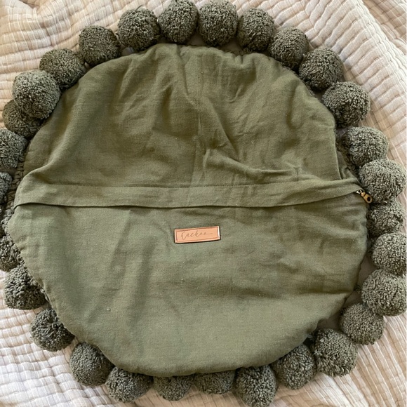 ♥️Sold | Kaekoo | Round Pom-Pom Pillow Cover - Picture 5 of 6